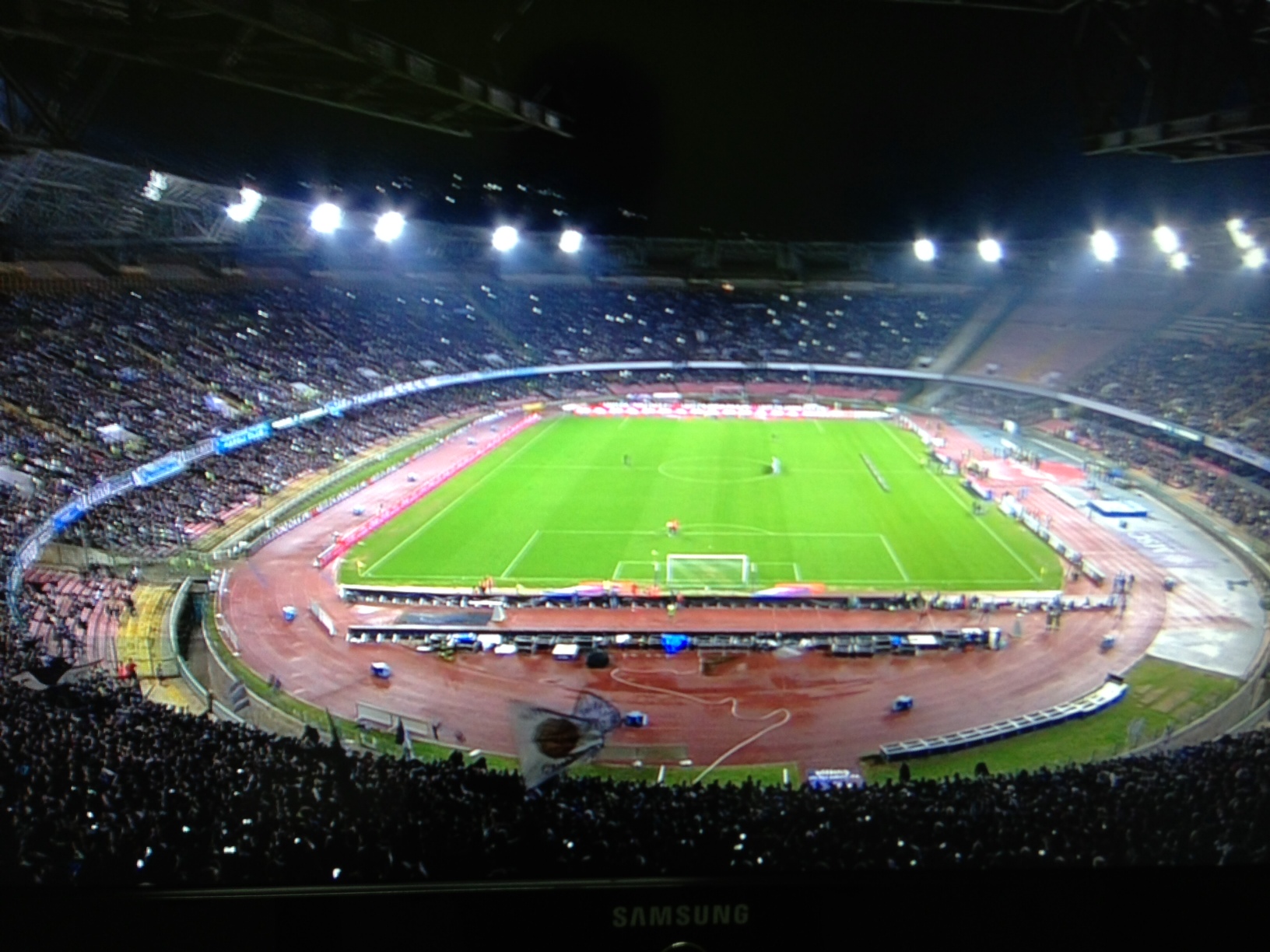 Включи стадиону. Диего Армандо Марадона (стадион, Неаполь). Стадион ФК Наполи. Стадион Сан-Паоло. Стадион Наполи Италия.